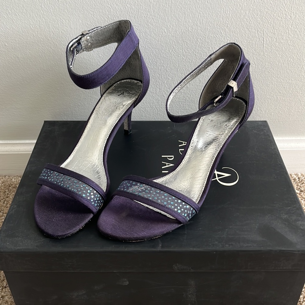 Adrianna Papell dress shoe in navy